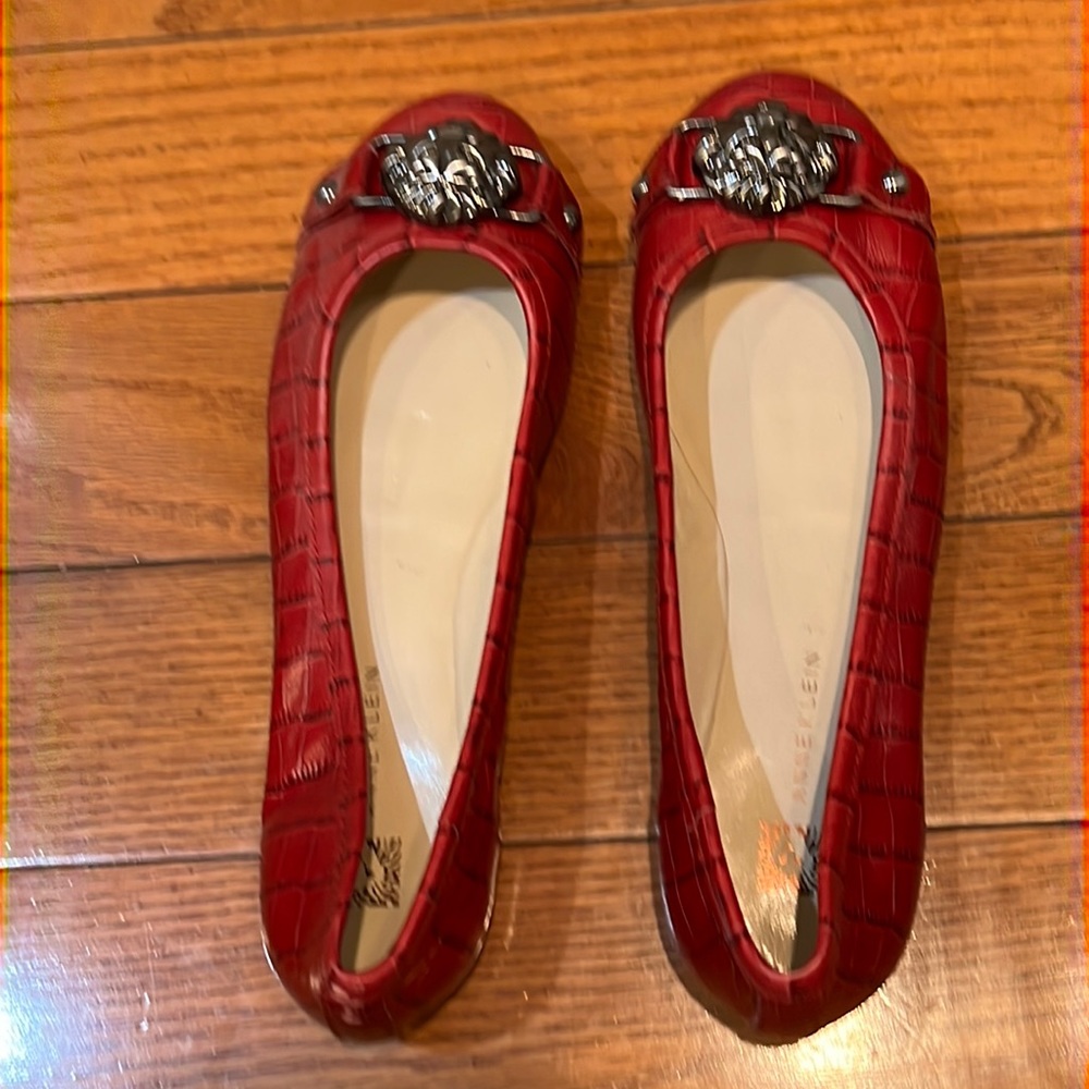 NWOT Anne Klein red leather flat